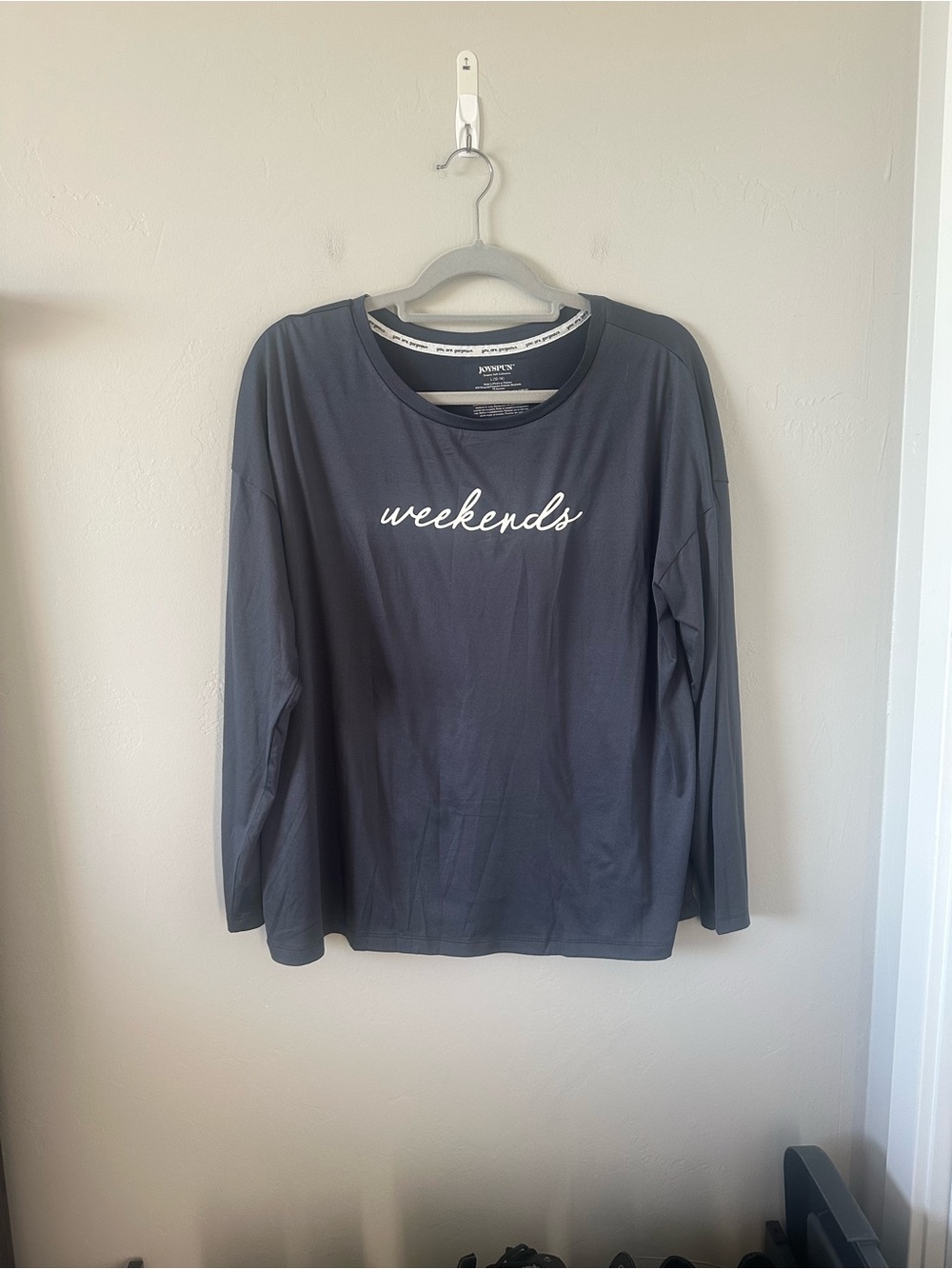 Weekends Long-Sleeve Crewneck Pajama Top - Charcoal